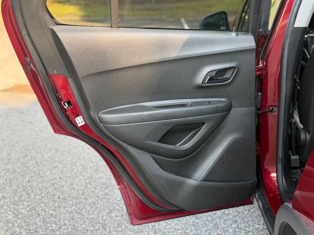 Used 2022 Chevrolet Trax LT w/ LT Convenience Package FWD image 12