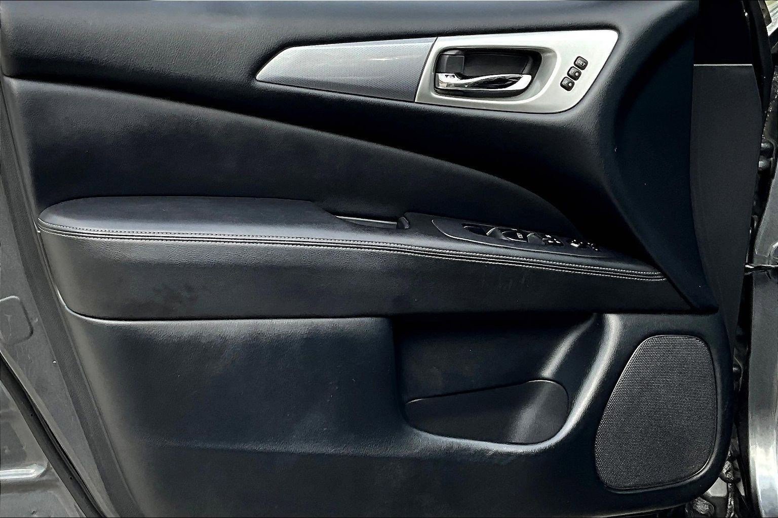 Used 2019 Nissan Pathfinder SL image 20