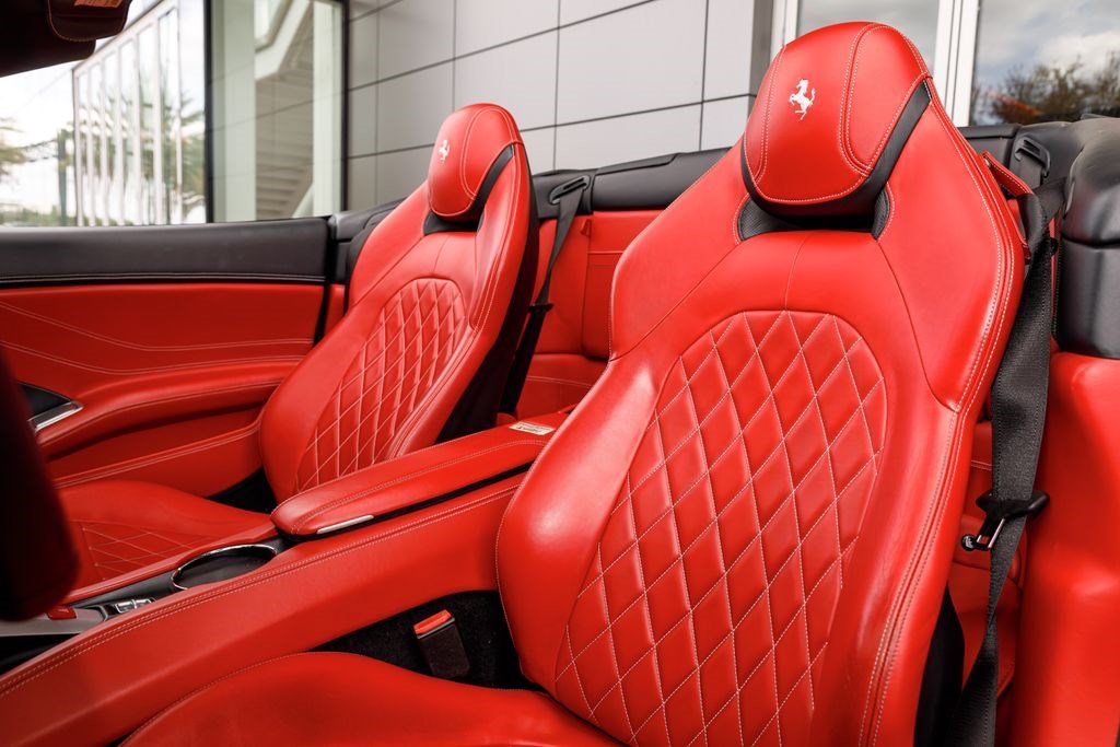 Used 2017 Ferrari California T RWD image 10