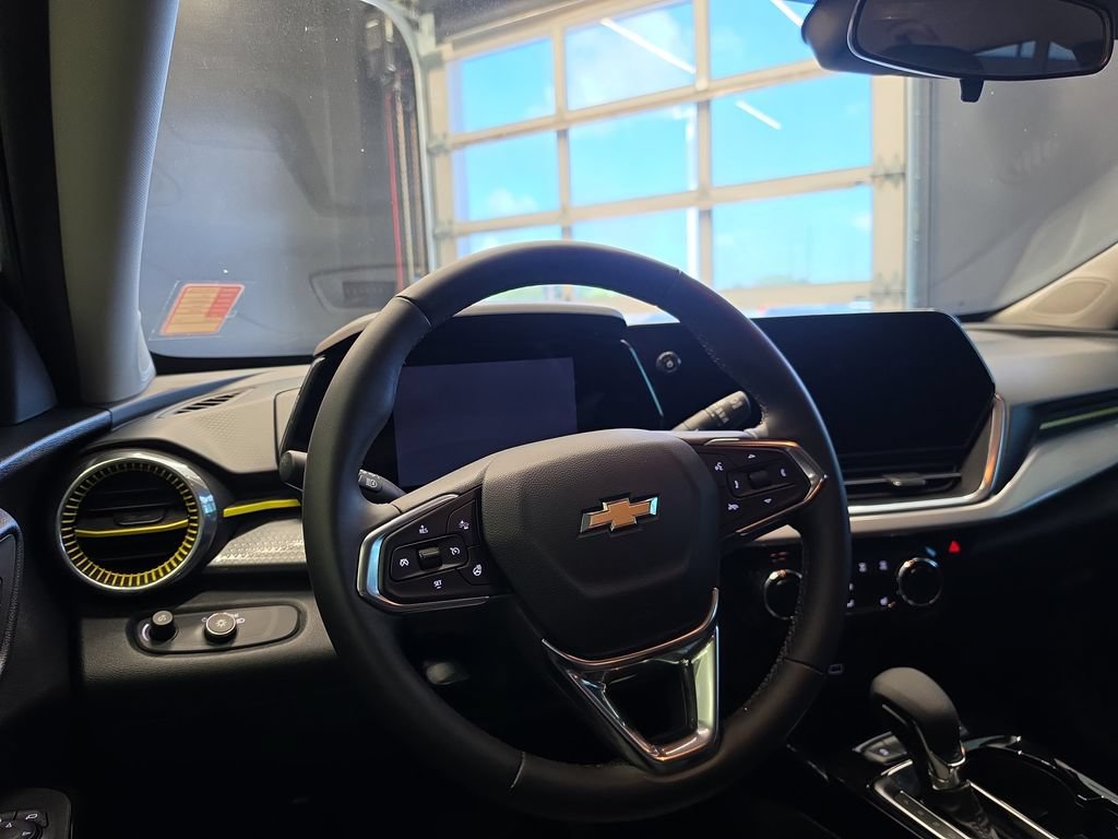 Used 2024 Chevrolet Trax LT w/ Driver Confidence Package FWD image 19