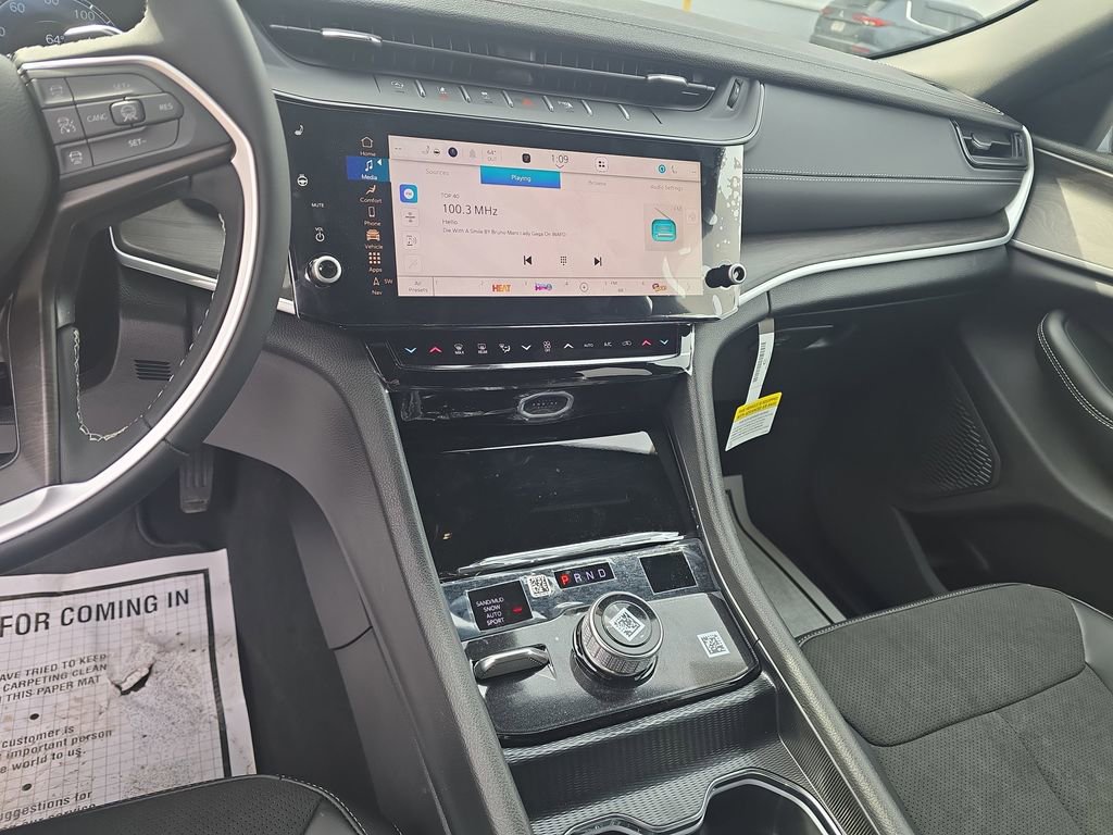 New 2026 Jeep Grand Cherokee Altitude image 18