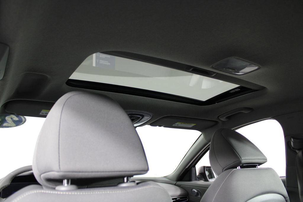 Used 2025 Hyundai Elantra SEL image 21