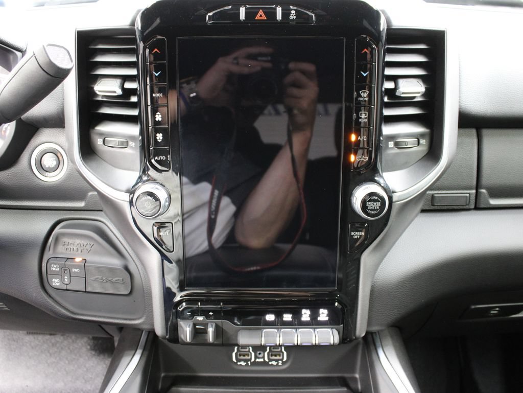 Used 2024 RAM 2500 Big Horn w/ Night Edition AWD/4WD image 19