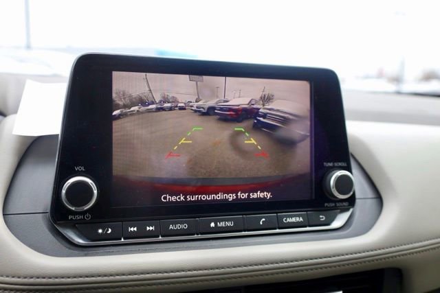 Used 2023 Nissan Rogue SL w/ SL Premium Package image 2