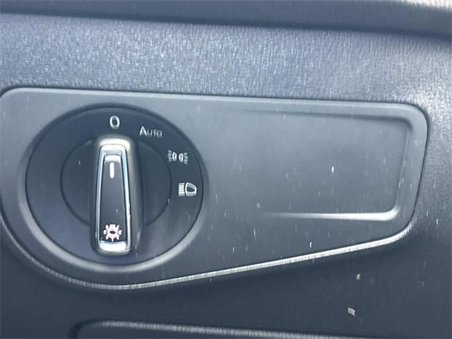 Used 2023 Volkswagen Tiguan SE R-Line image 28