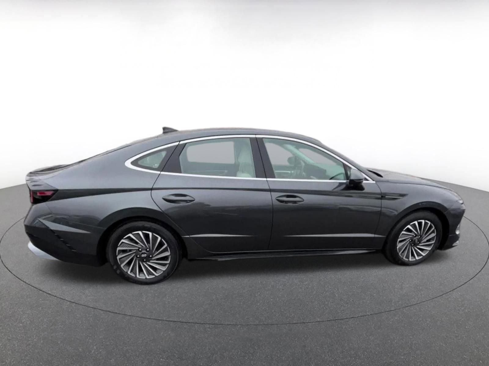Used 2025 Hyundai Sonata SEL FWD image 16