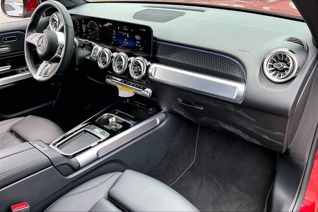 Used 2025 Mercedes-Benz GLB 250 4MATIC image 23