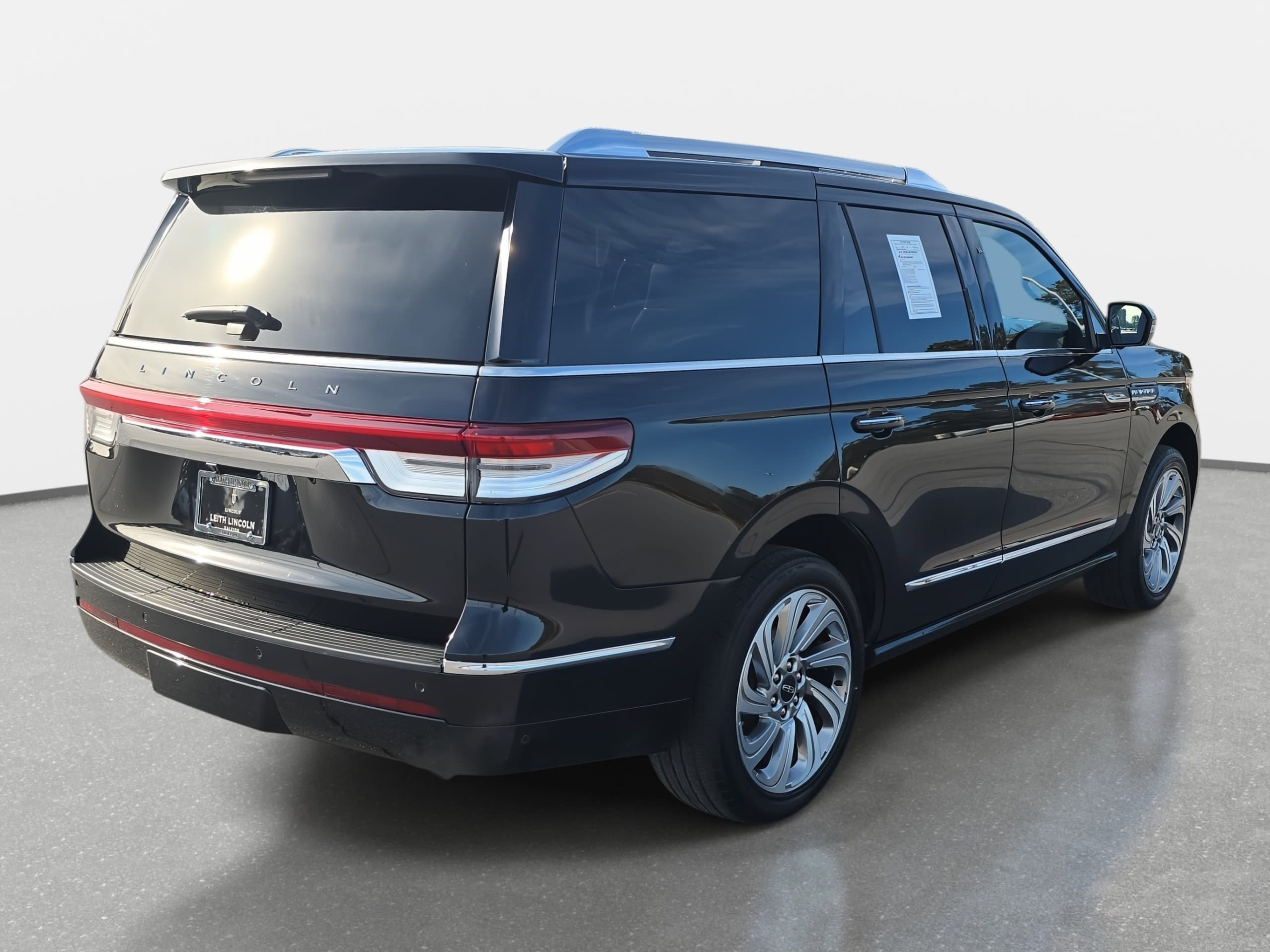 Used 2024 Lincoln Navigator Reserve image 5