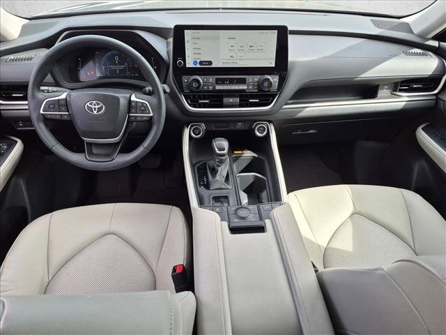 Used 2024 Toyota Grand Highlander AWD image 13