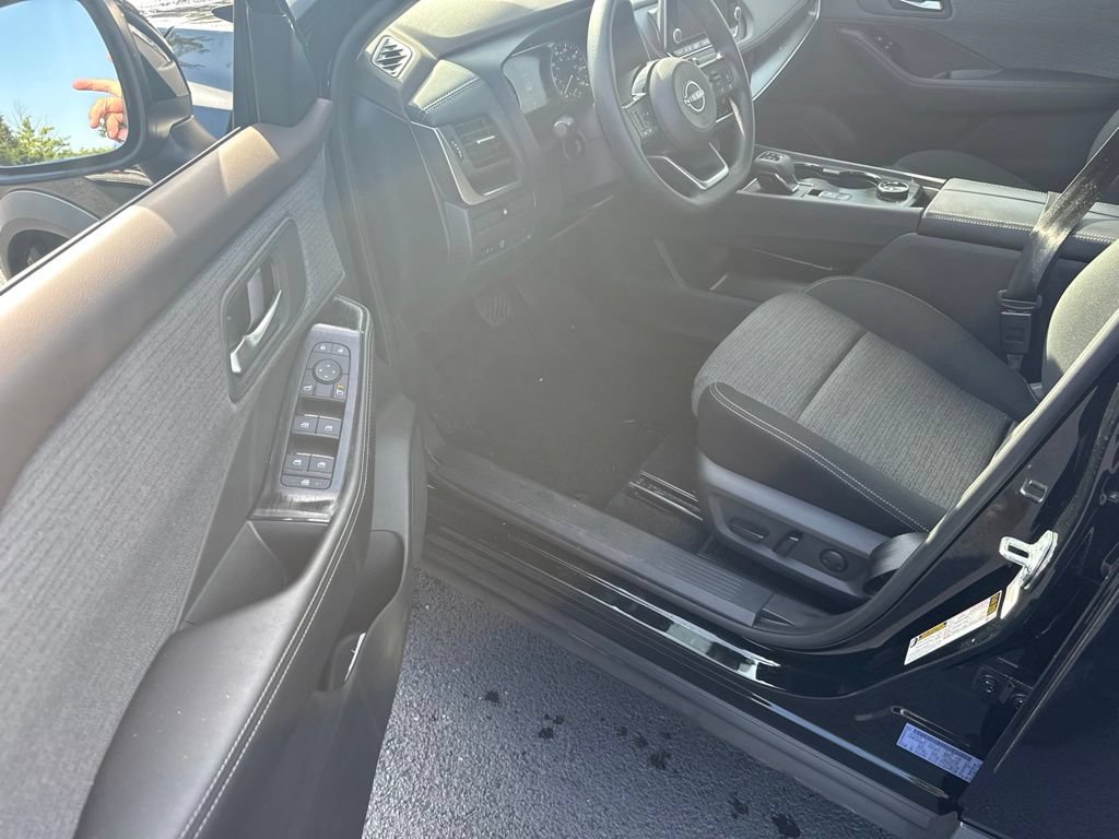 Used 2023 Nissan Rogue SV AWD/4WD image 13