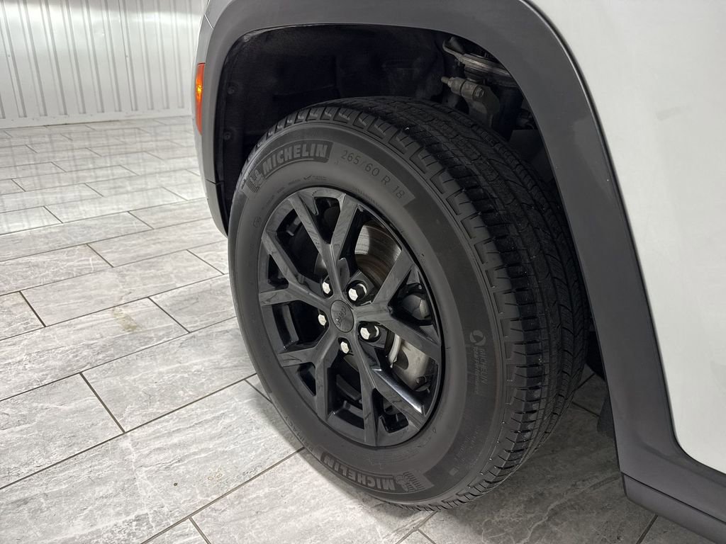 Used 2024 Jeep Grand Cherokee Altitude AWD/4WD image 34