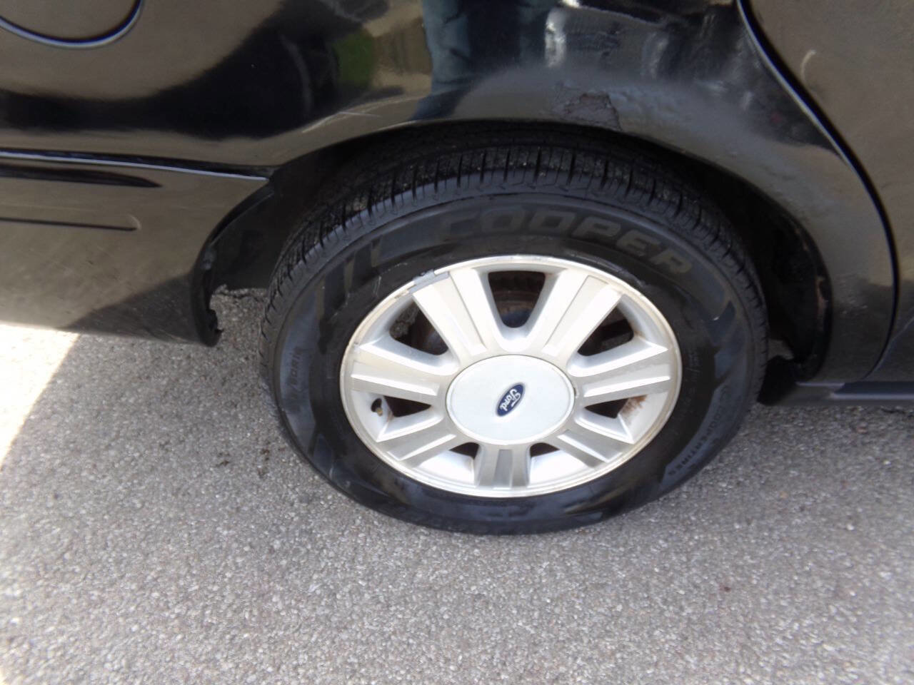 Used 2004 Ford Taurus SEL image 30