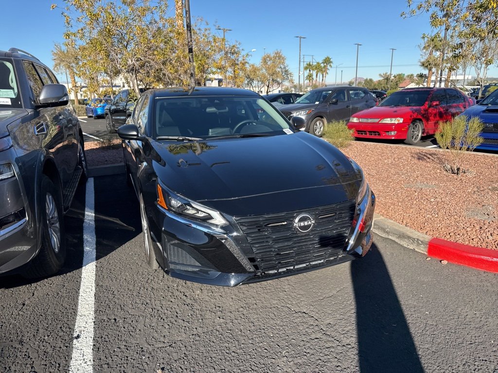 Used 2025 Nissan Altima 2.5 S image 3