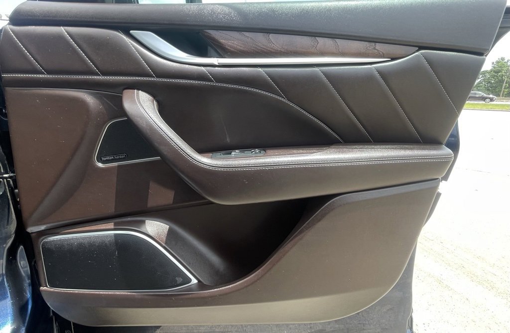 Used 2019 Maserati Levante GranLusso image 35