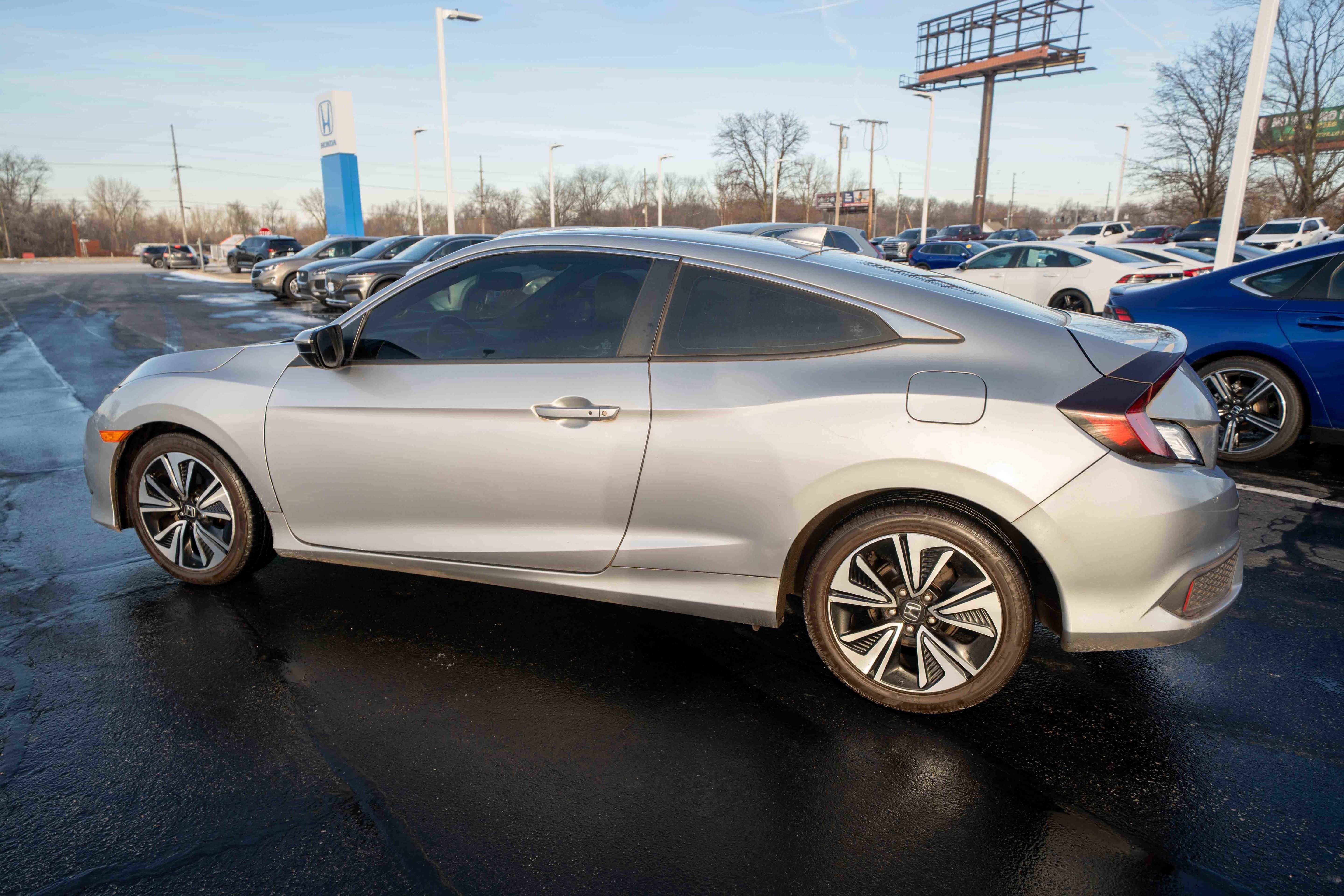 Used 2017 Honda Civic EX-L image 4
