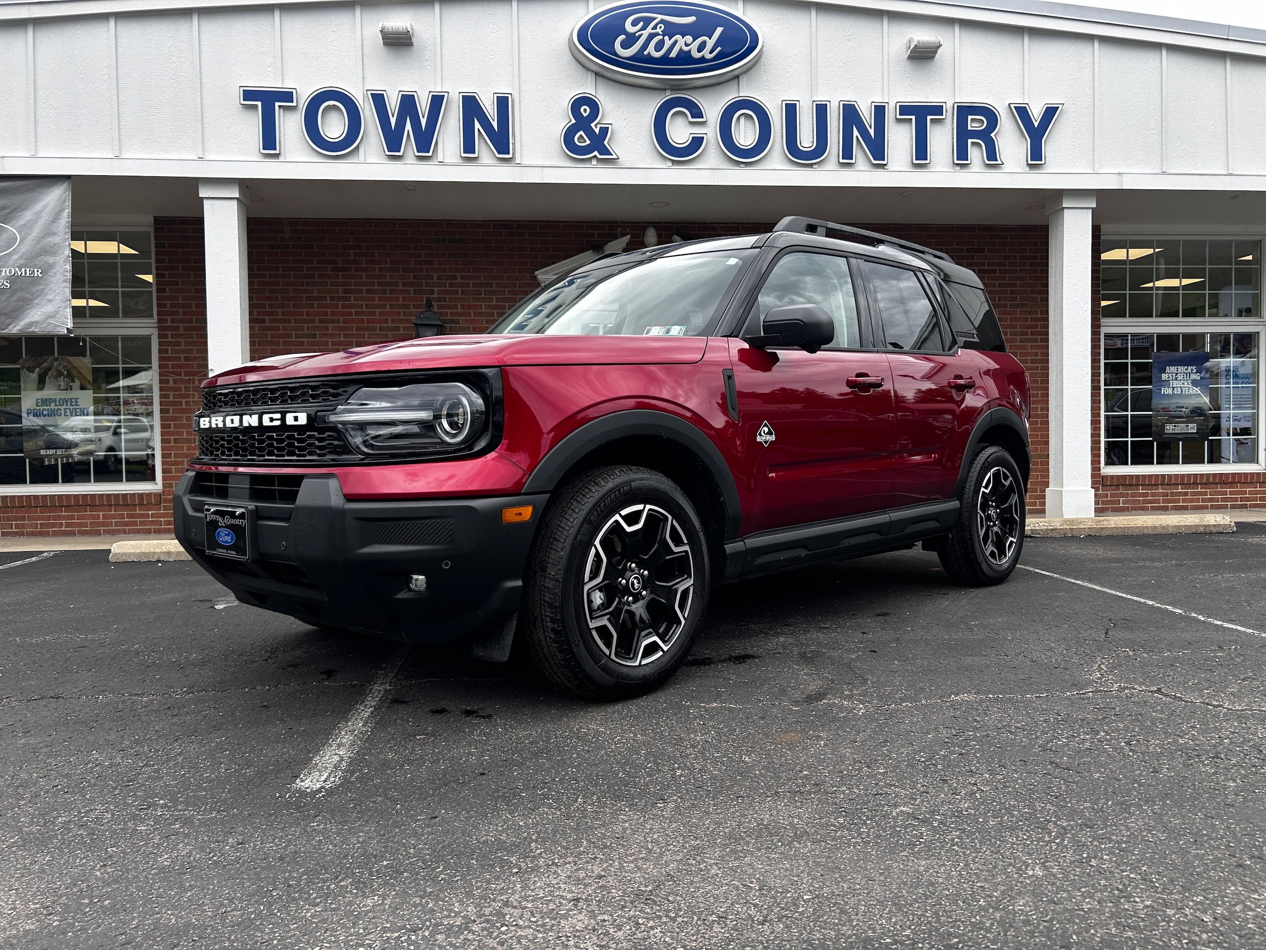 Used 2025 Ford Bronco Sport Outer Banks w/ Outer Banks Tech Package+ AWD/4WD image 3