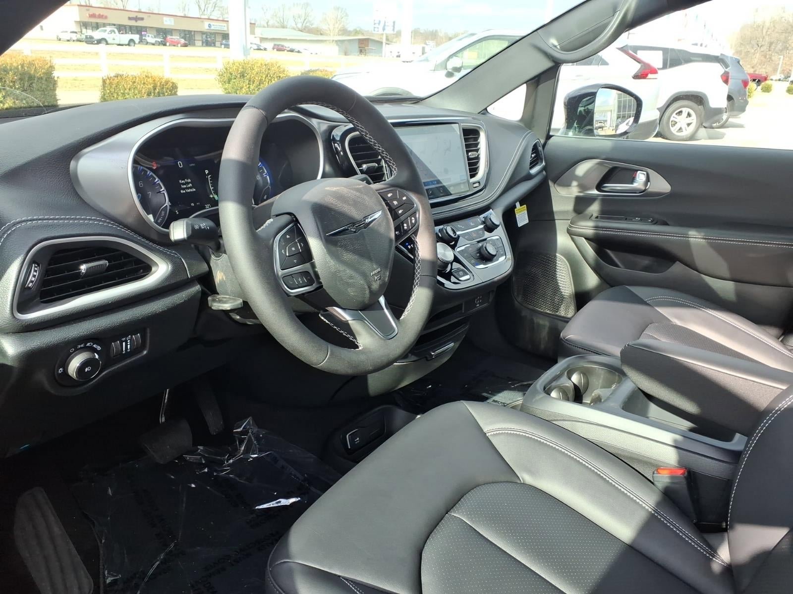 New 2026 Chrysler Pacifica Select FWD image 7