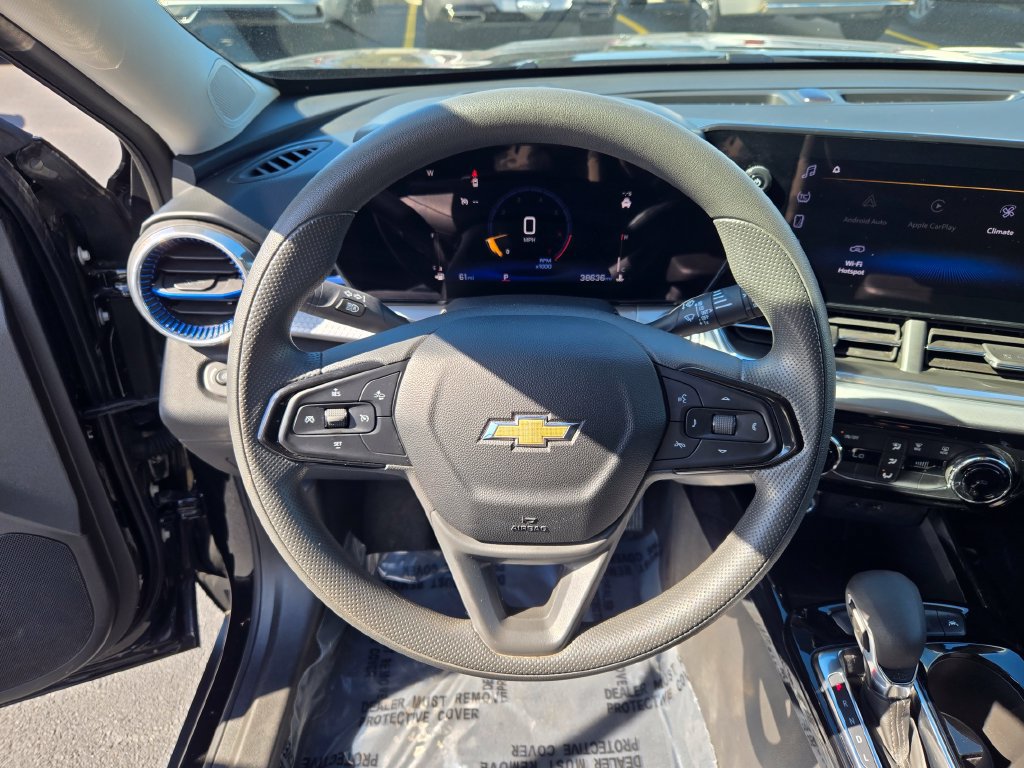 Used 2025 Chevrolet Trax LT FWD image 40