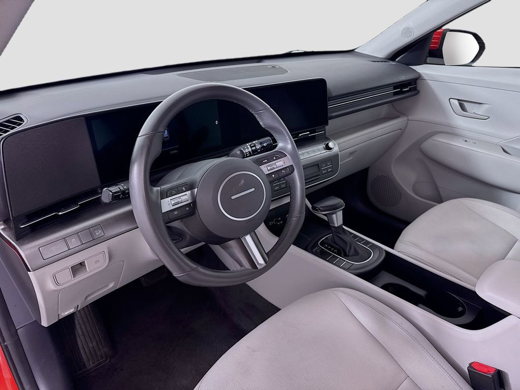 Used 2025 Hyundai Kona SEL image 9