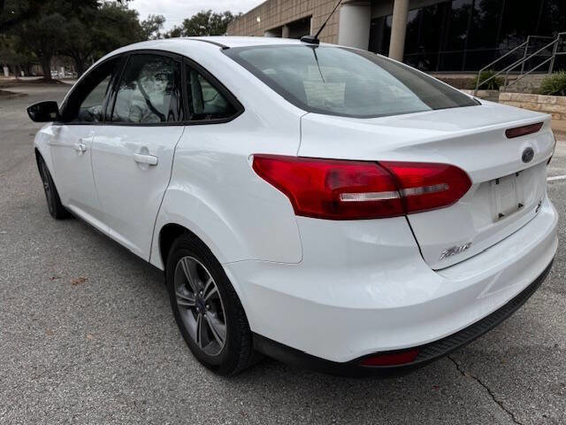 Used 2018 Ford Focus SE w/ SE Appearance Package image 14