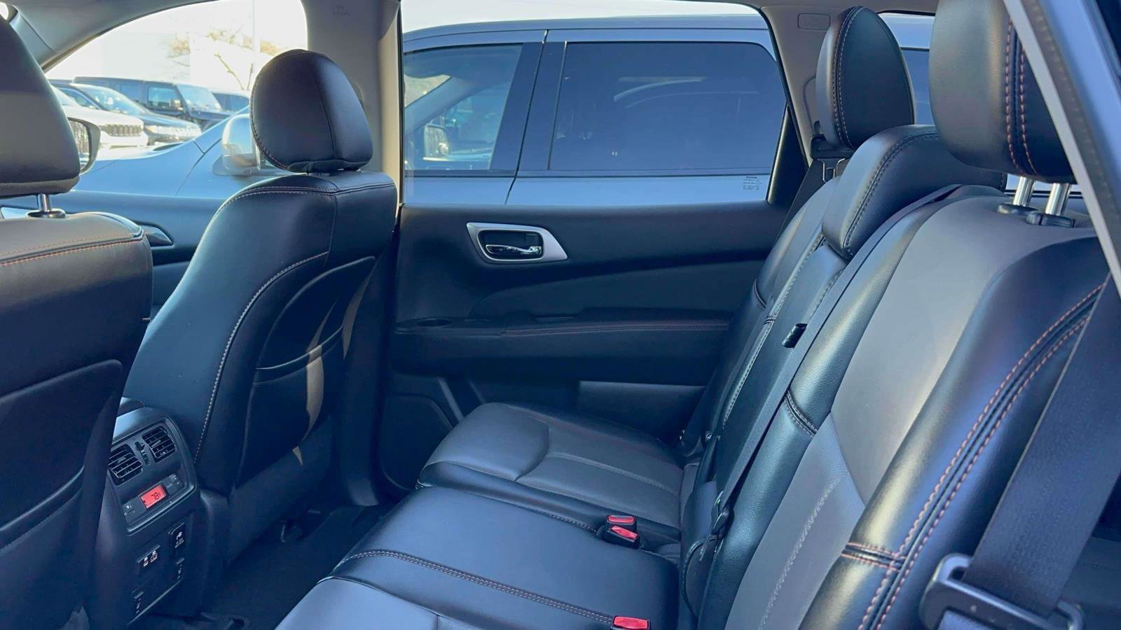 Used 2019 Nissan Pathfinder SL image 10