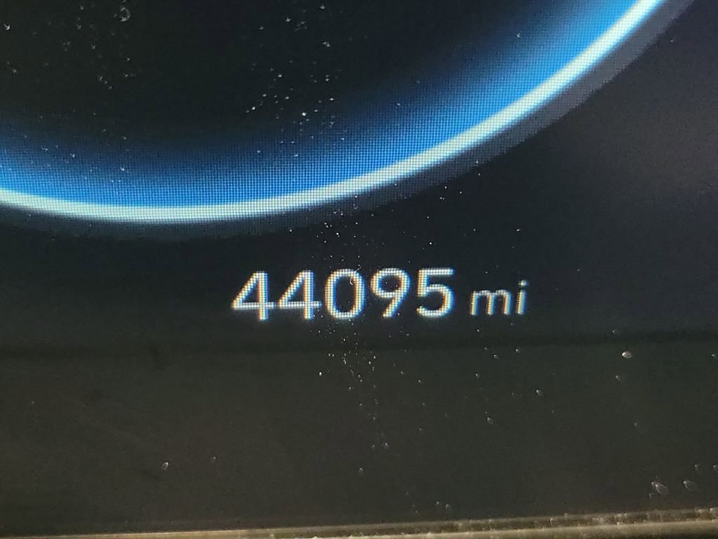 Used 2024 Hyundai Elantra Limited image 35