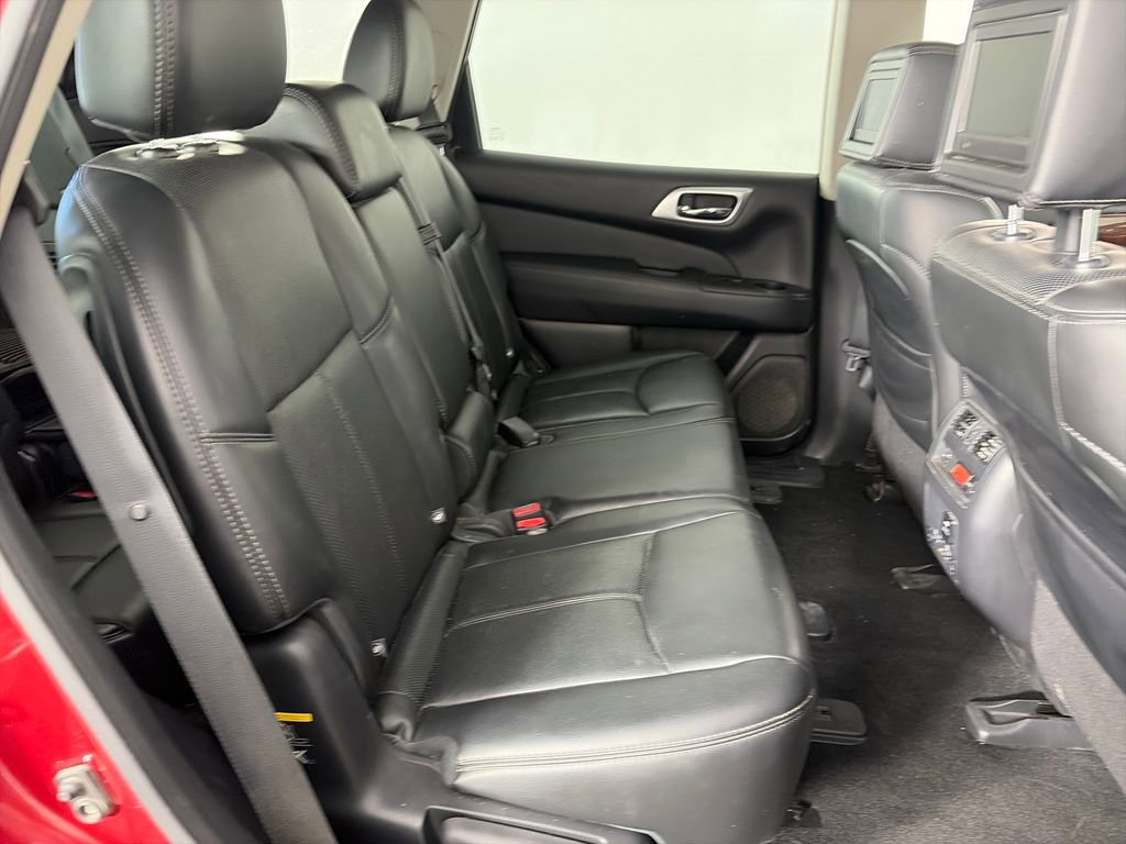 Used 2016 Nissan Pathfinder Platinum w/ Family Entertainment Package AWD/4WD image 29