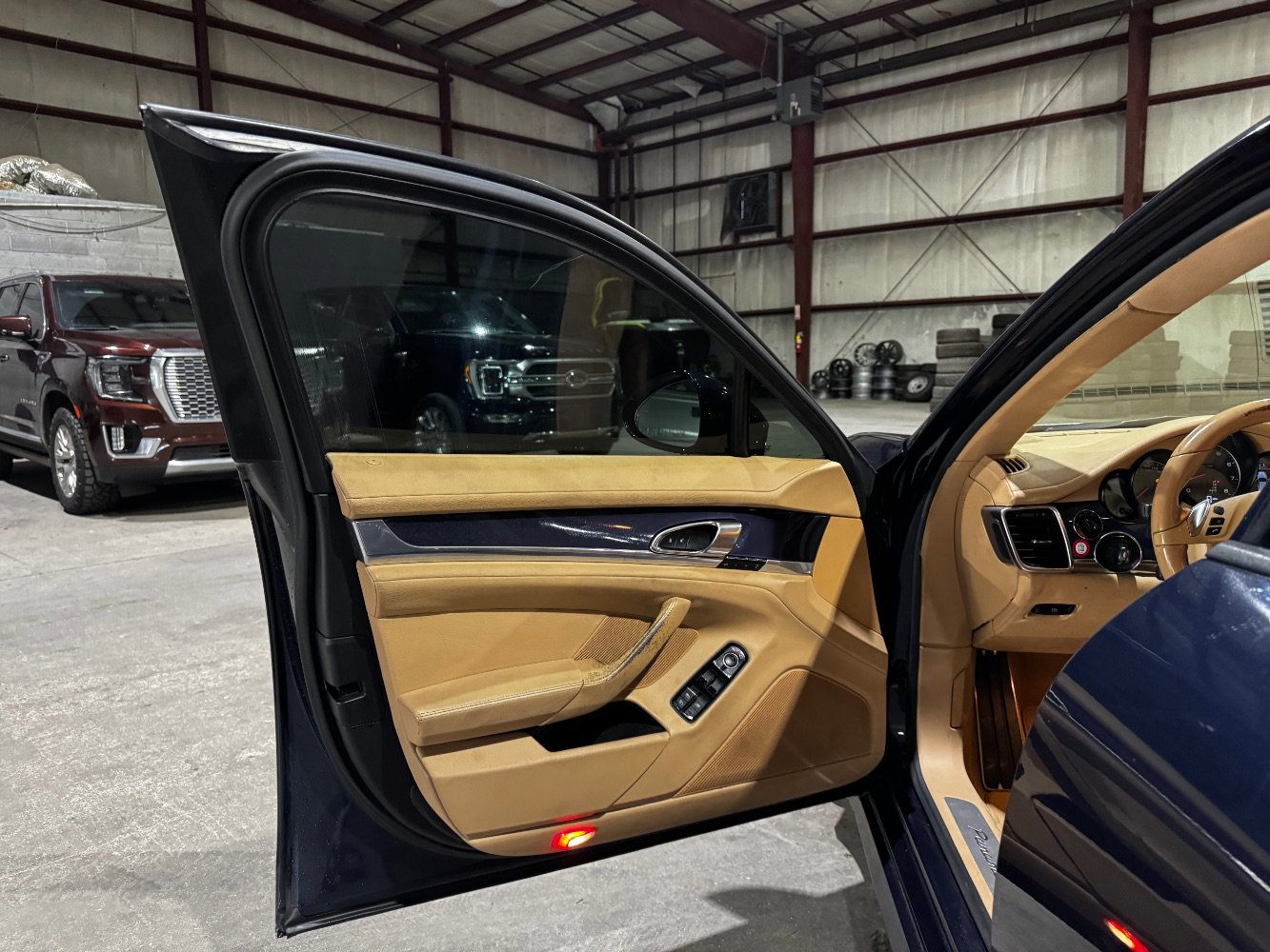 Used 2014 Porsche Panamera 4 AWD/4WD image 11