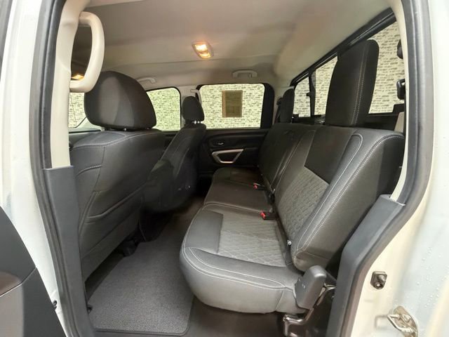 Used 2019 Nissan Titan SV image 12