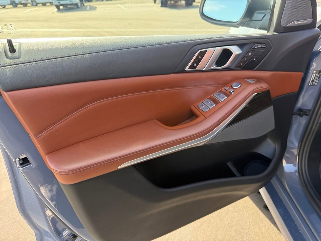 Used 2023 BMW X7 xDrive40i w/ Premium Package image 11