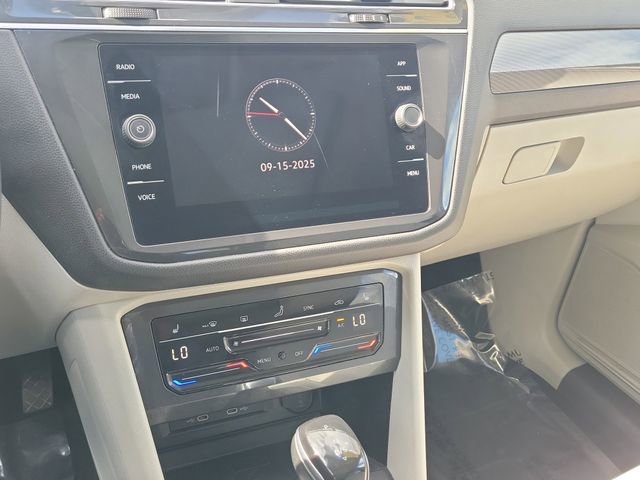 Used 2022 Volkswagen Tiguan SE image 28