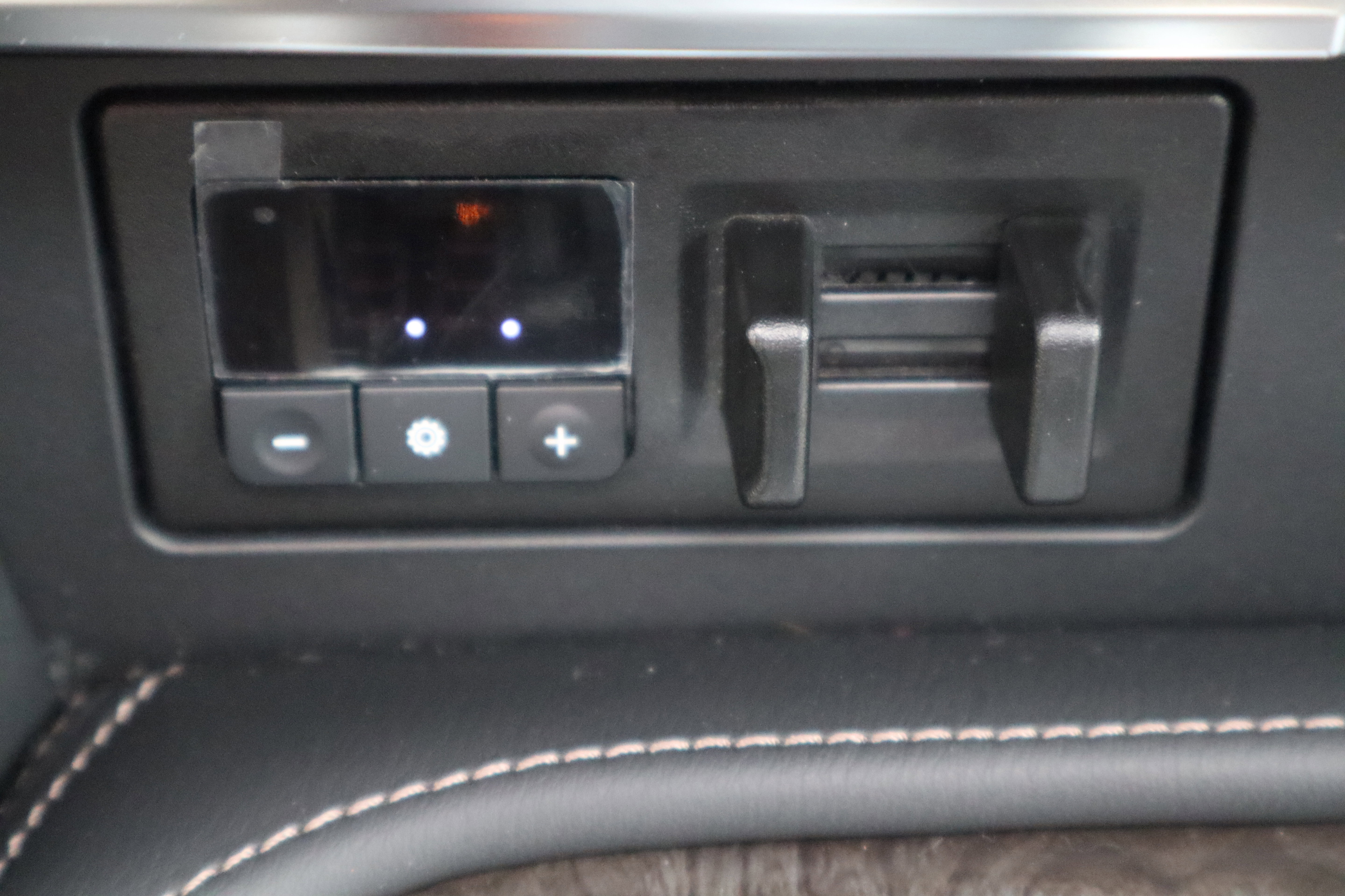 Used 2024 Nissan Armada Platinum w/ Captain's Chairs Package image 33