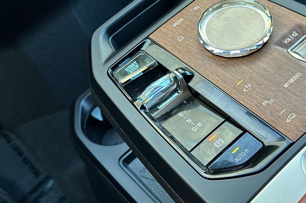 Used 2023 BMW iX M60 image 25