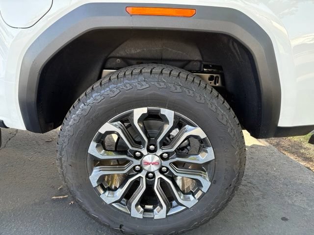 New 2026 GMC Canyon Denali AWD/4WD image 9