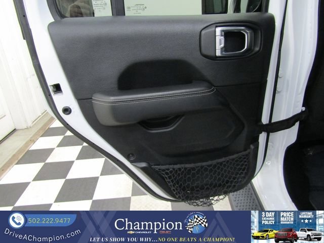 Used 2021 Jeep Wrangler Unlimited Sahara AWD/4WD image 12