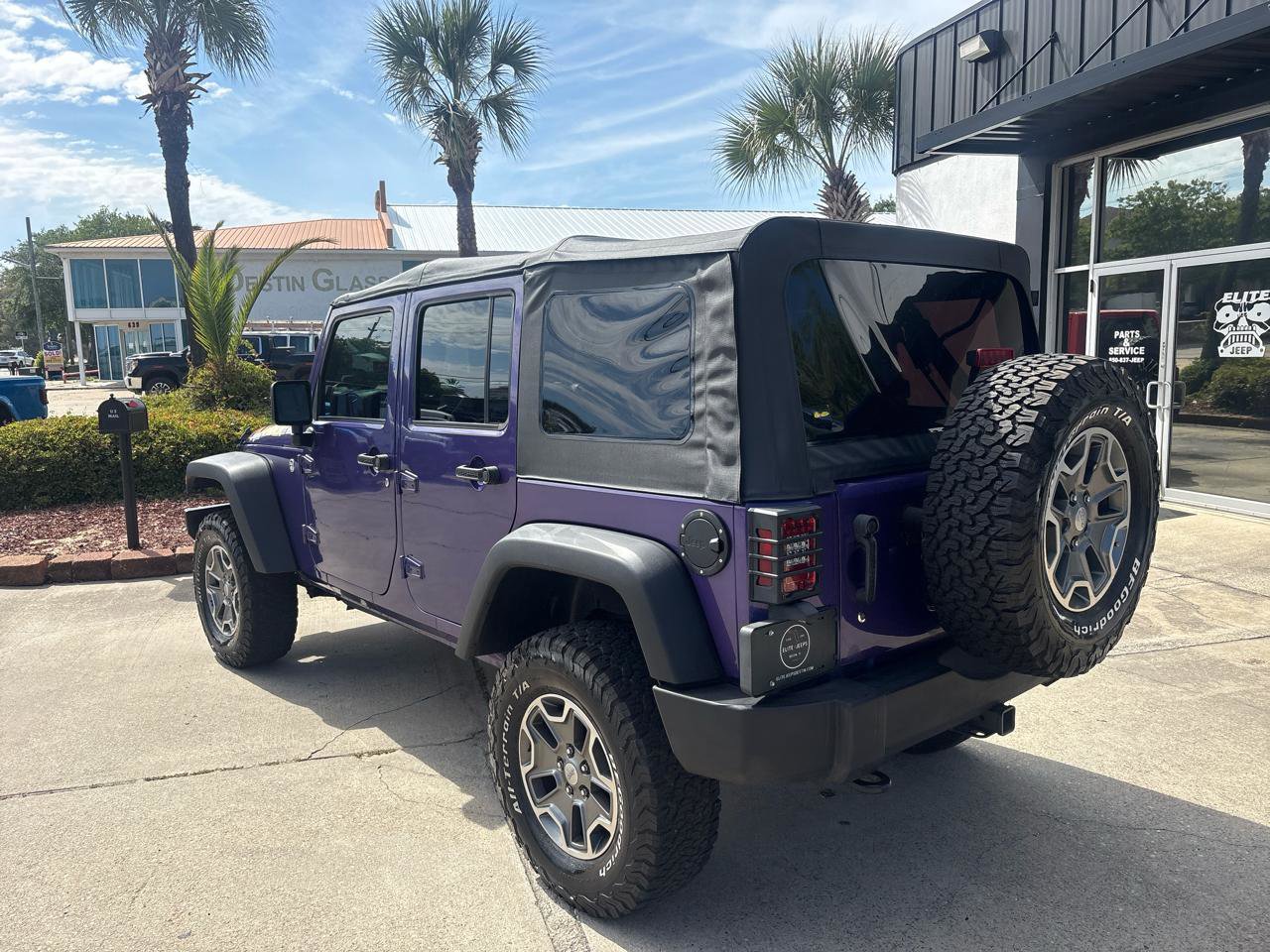 Used 2017 Jeep Wrangler Unlimited Sport w/ Connectivity Group AWD/4WD image 8