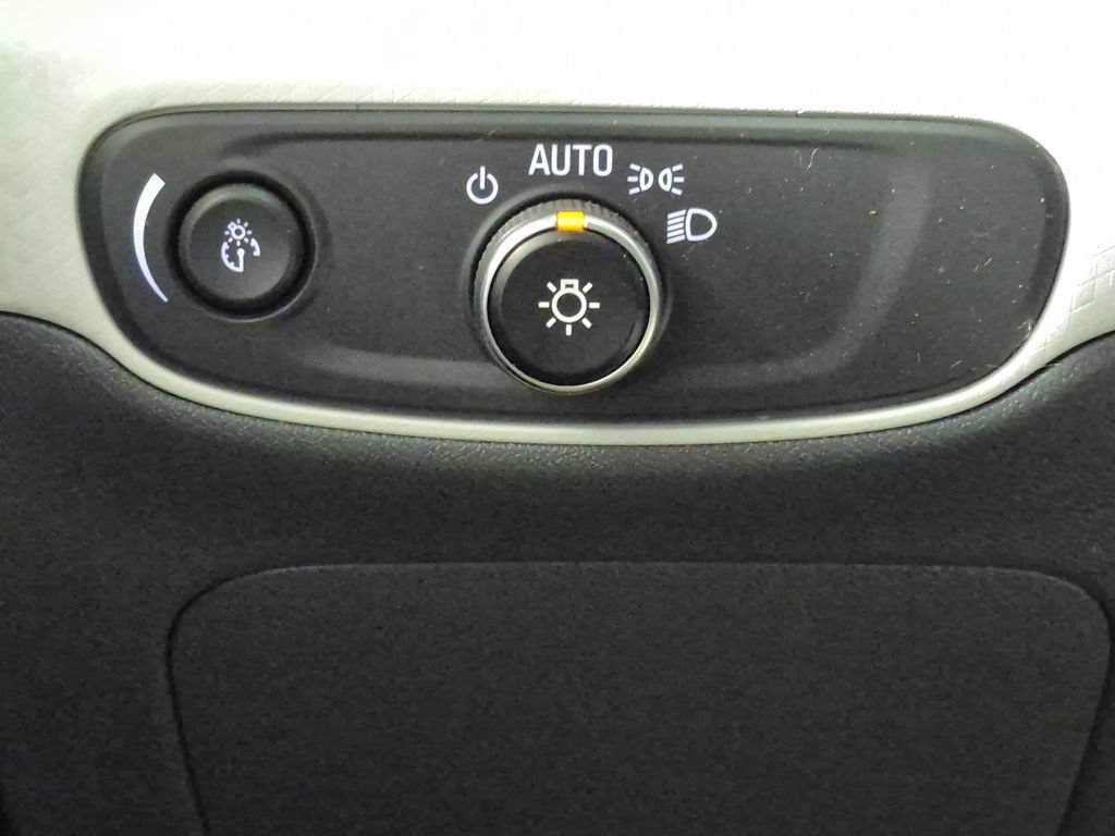 Used 2018 Chevrolet Bolt Premier w/ Driver Confidence II Package FWD image 18