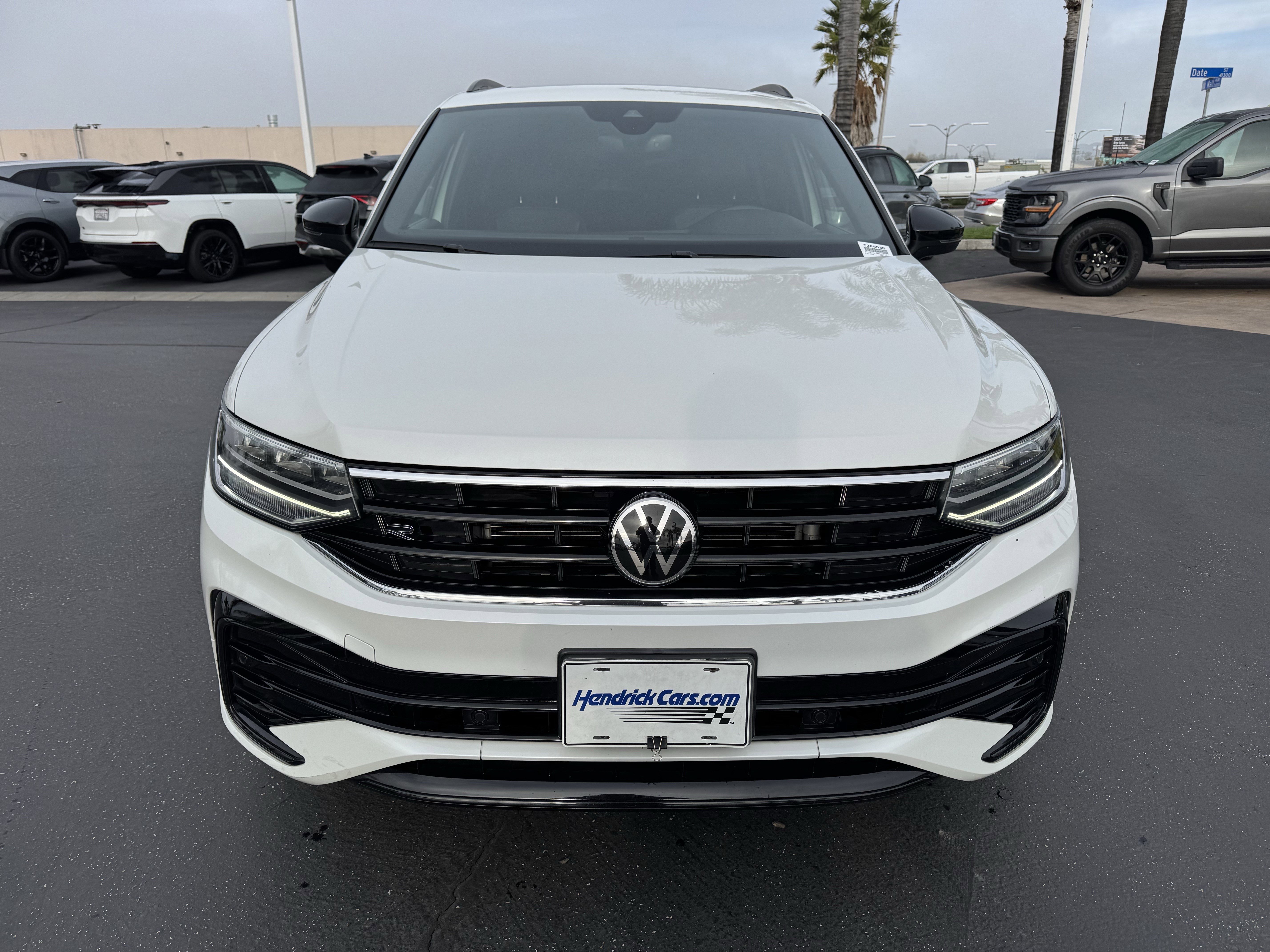 Used 2023 Volkswagen Tiguan SE R-Line image 3