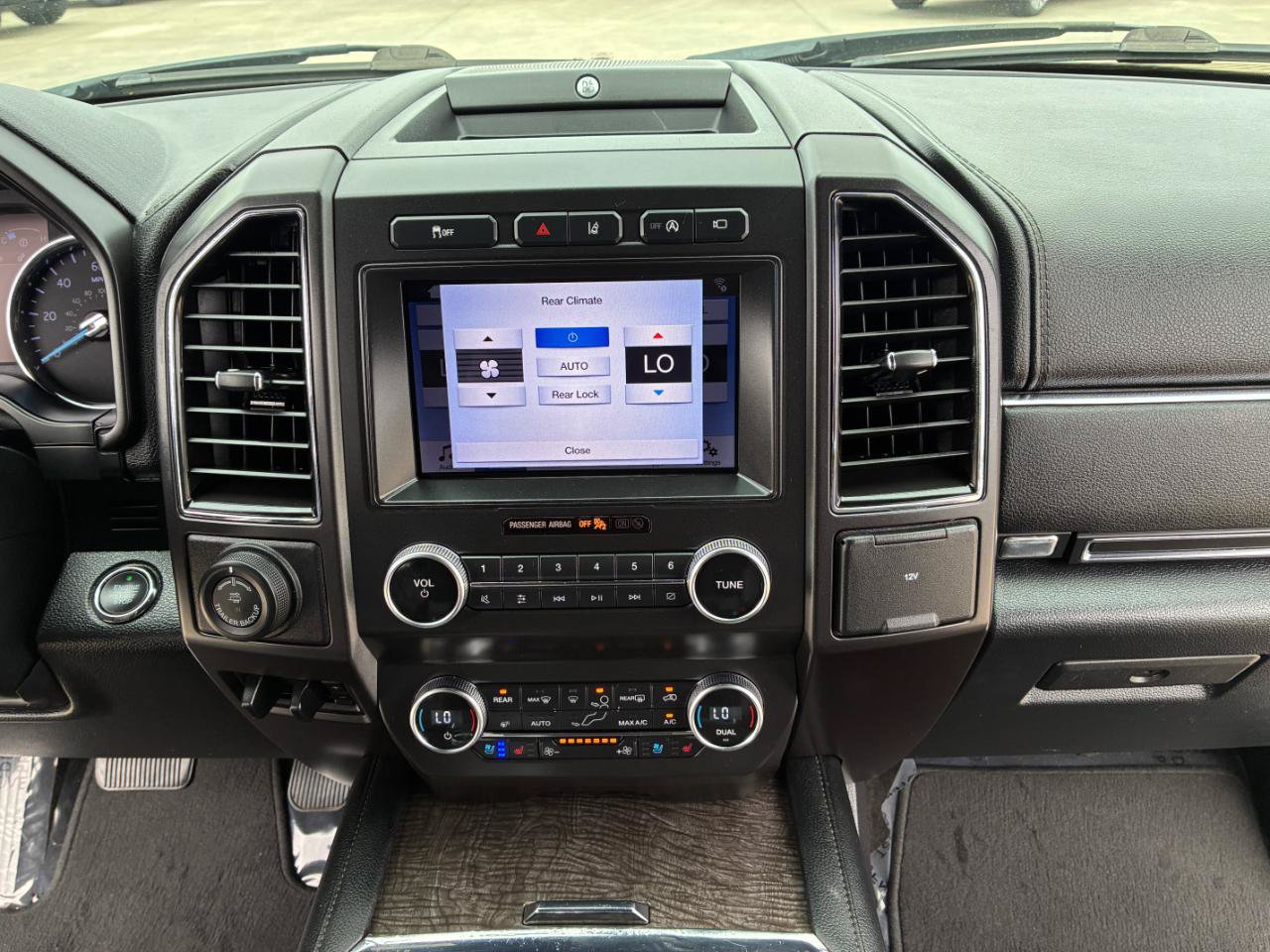 Used 2019 Ford Expedition Limited w/ Special Edition Package RWD image 28