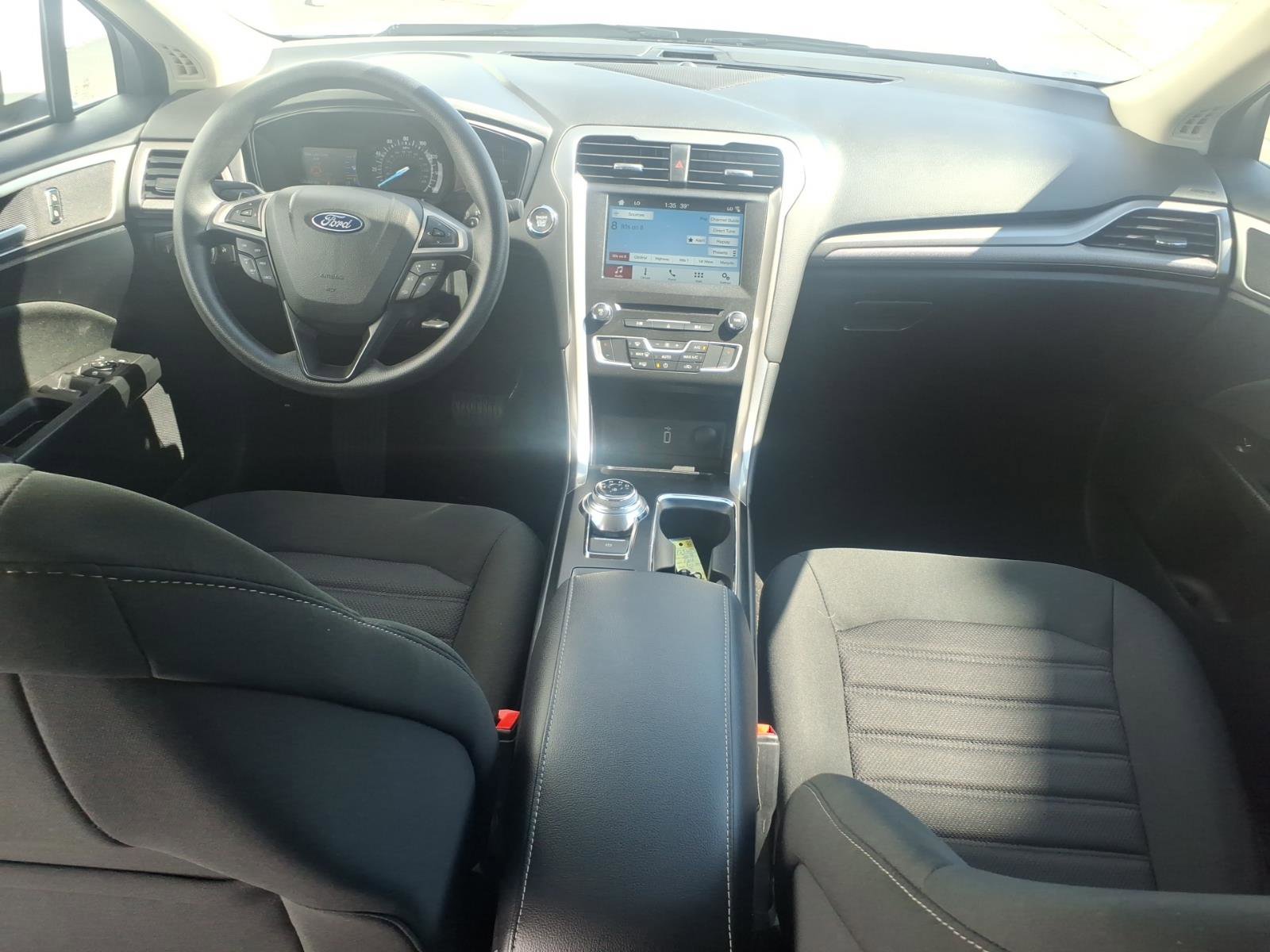 Used 2018 Ford Fusion SE w/ Fusion SE Technology Package image 10