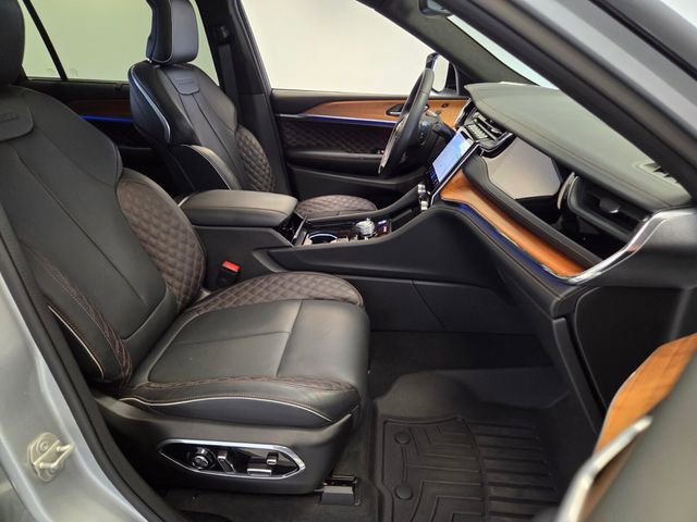 Used 2024 Jeep Grand Cherokee L Summit image 17