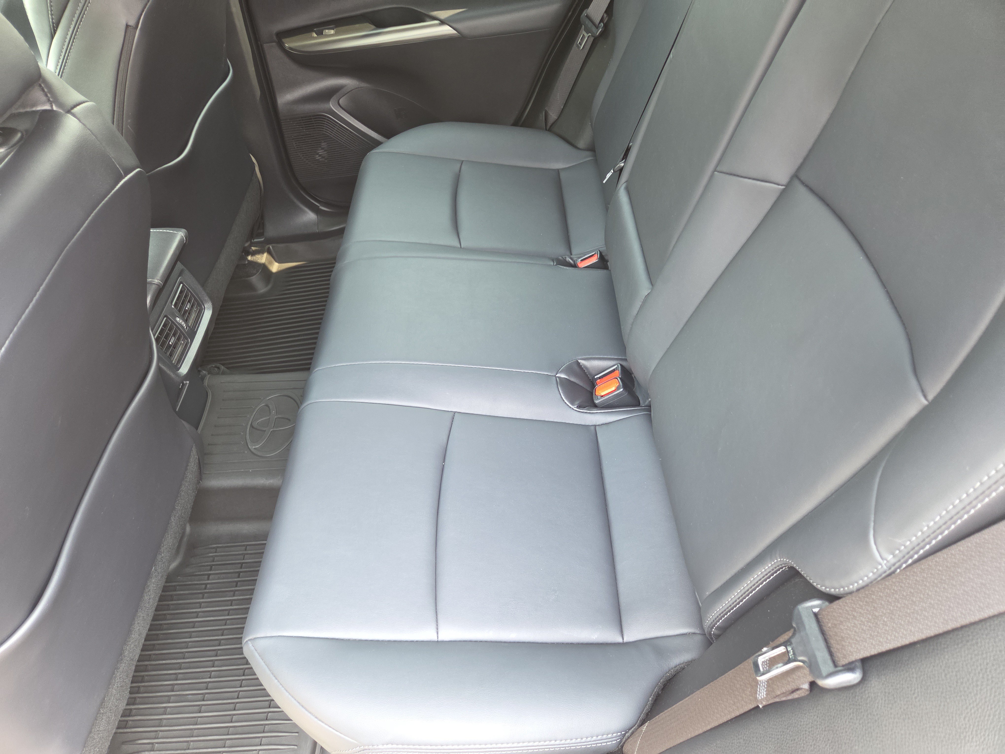 Certified 2022 Toyota Venza XLE AWD/4WD image 18