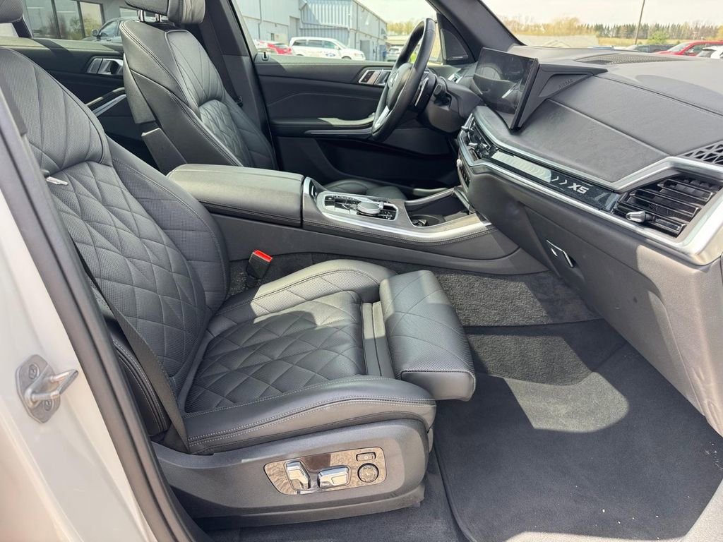 Used 2024 BMW X5 xDrive40i w/ Premium Package AWD/4WD image 8