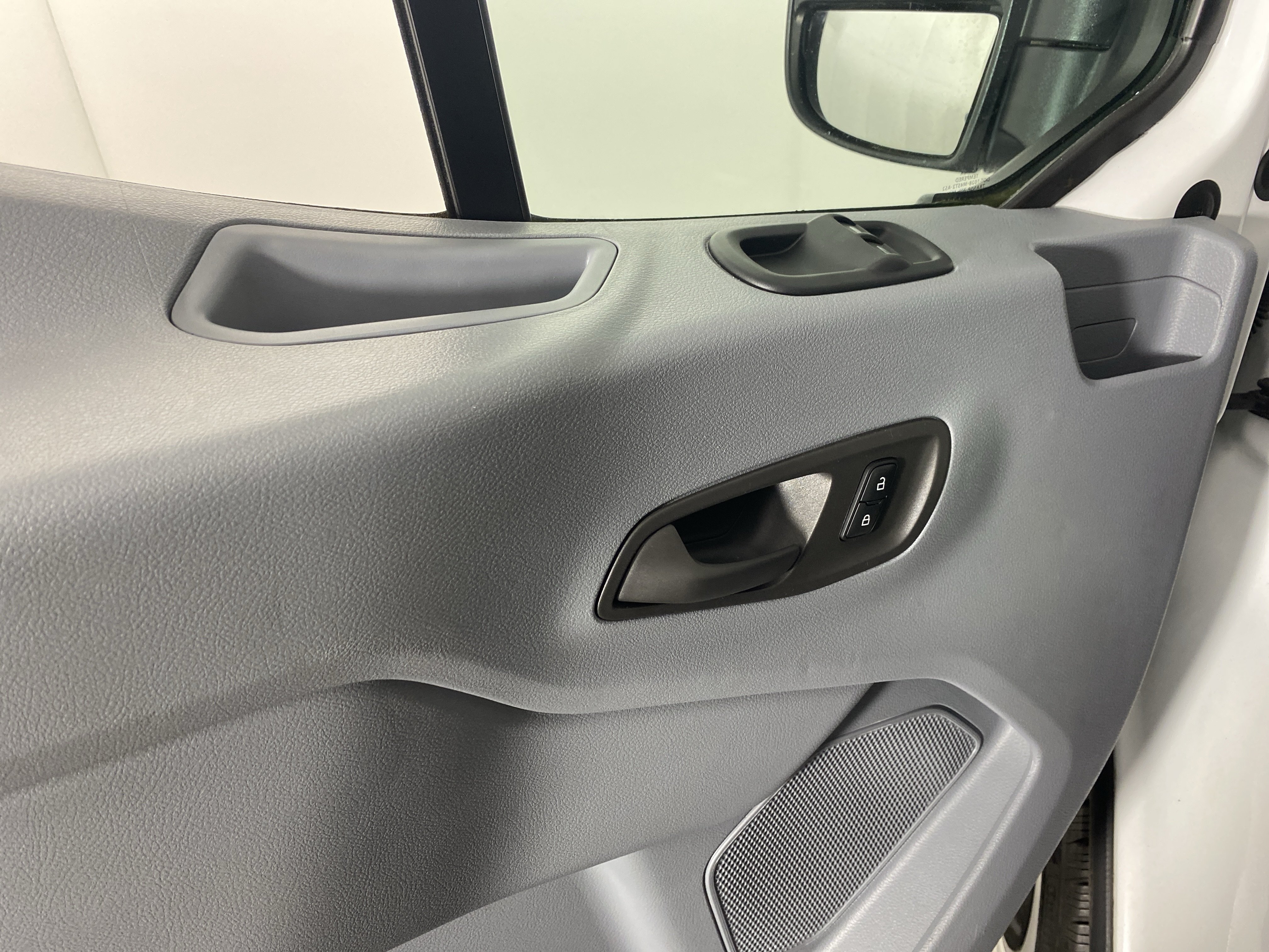 Used 2018 Ford Transit 150 XL RWD image 12