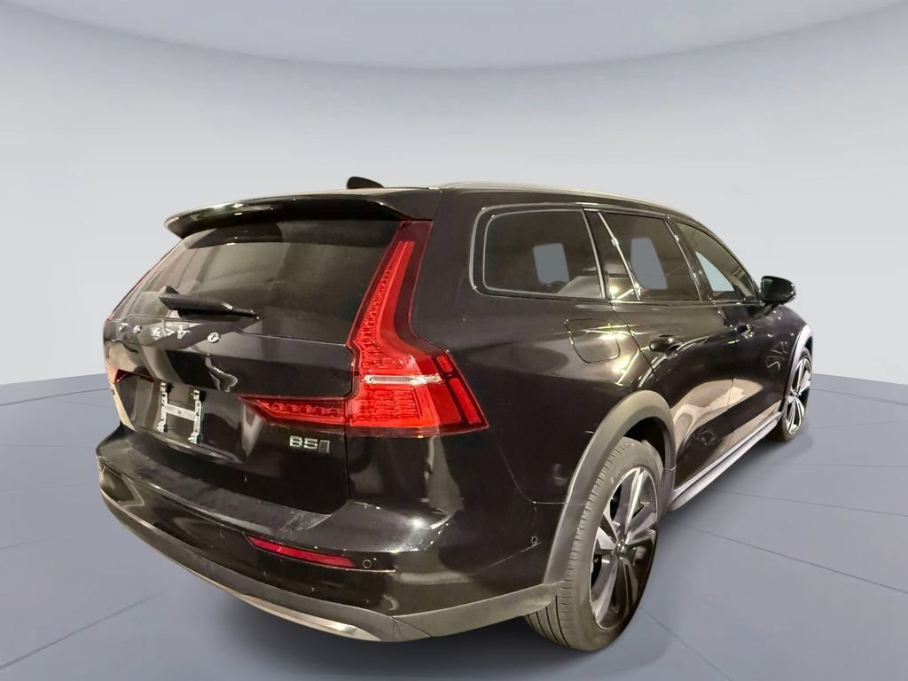 Used 2025 Volvo V60 B5 Cross Country Plus AWD/4WD image 5