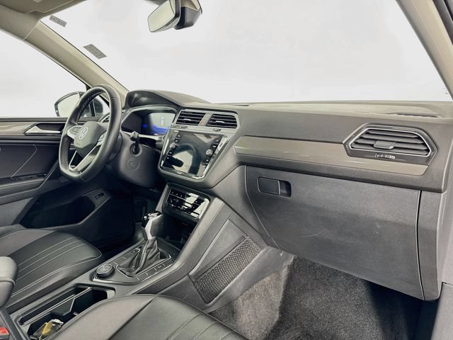 Used 2024 Volkswagen Tiguan SE AWD/4WD image 28