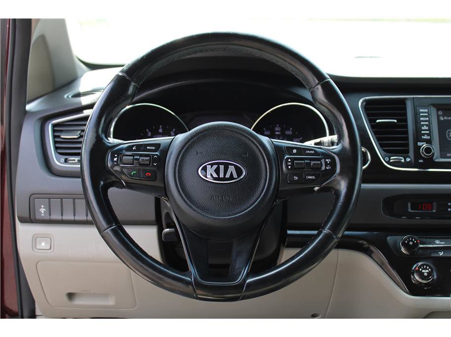 Used 2017 Kia Sedona LX w/ LX Essentials Premium Package FWD image 16