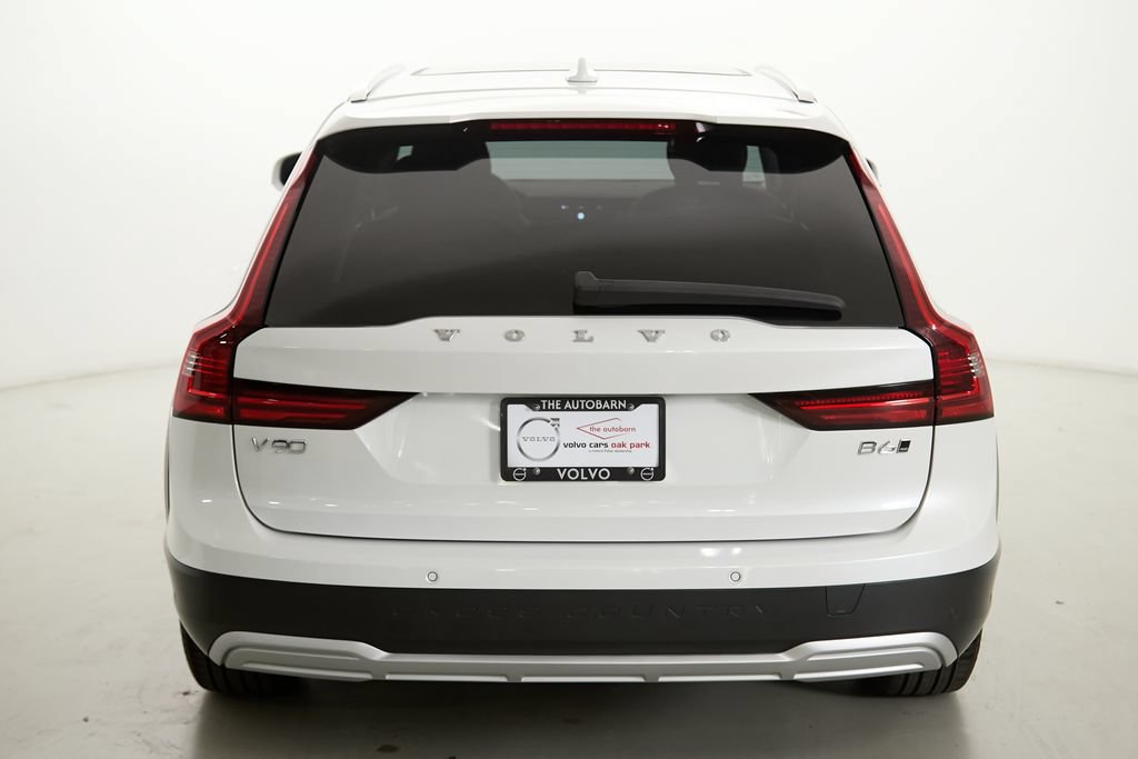 Certified 2025 Volvo V90 B6 Cross Country Plus AWD/4WD image 8