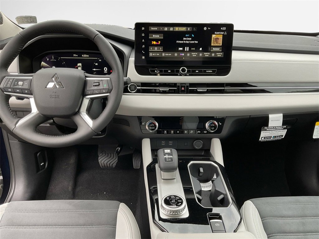 New 2025 Mitsubishi Outlander SE image 21