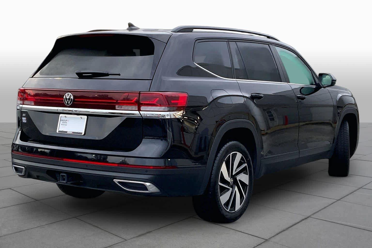 Used 2025 Volkswagen Atlas SE FWD image 12